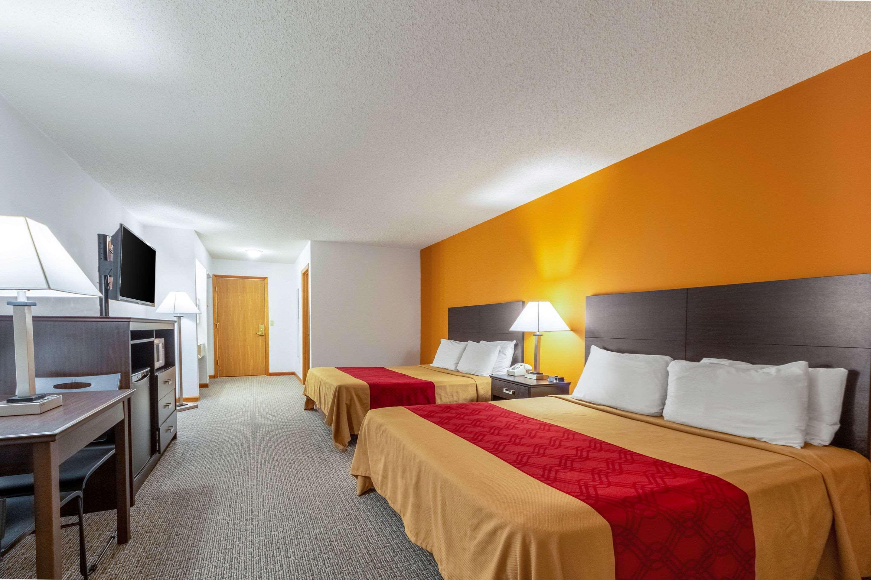 Econo Lodge Lakeshore Manistique Exterior photo