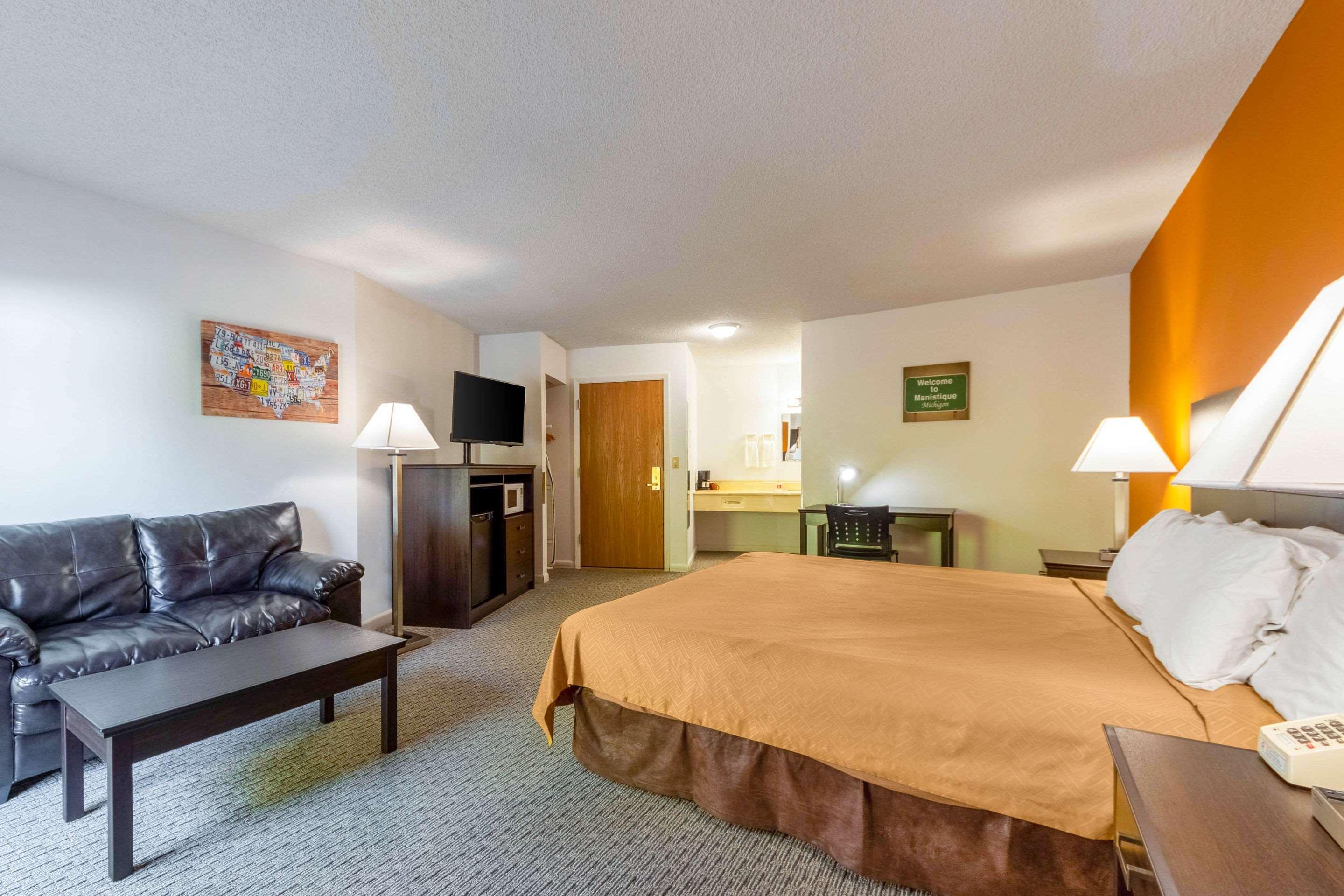 Econo Lodge Lakeshore Manistique Exterior photo