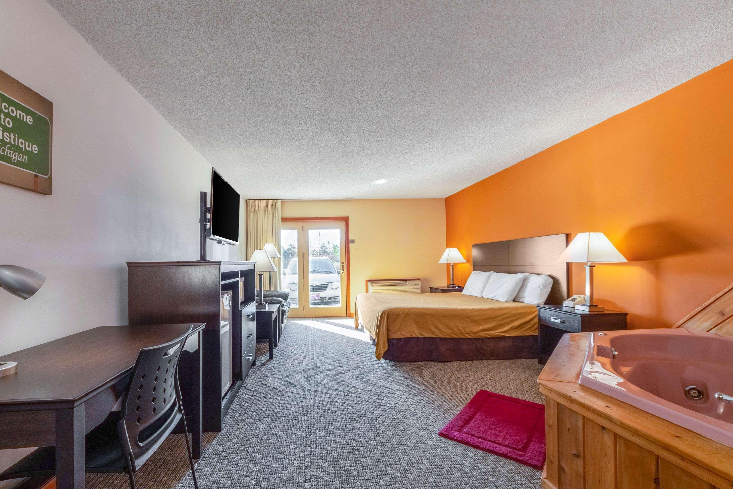 Econo Lodge Lakeshore Manistique Exterior photo