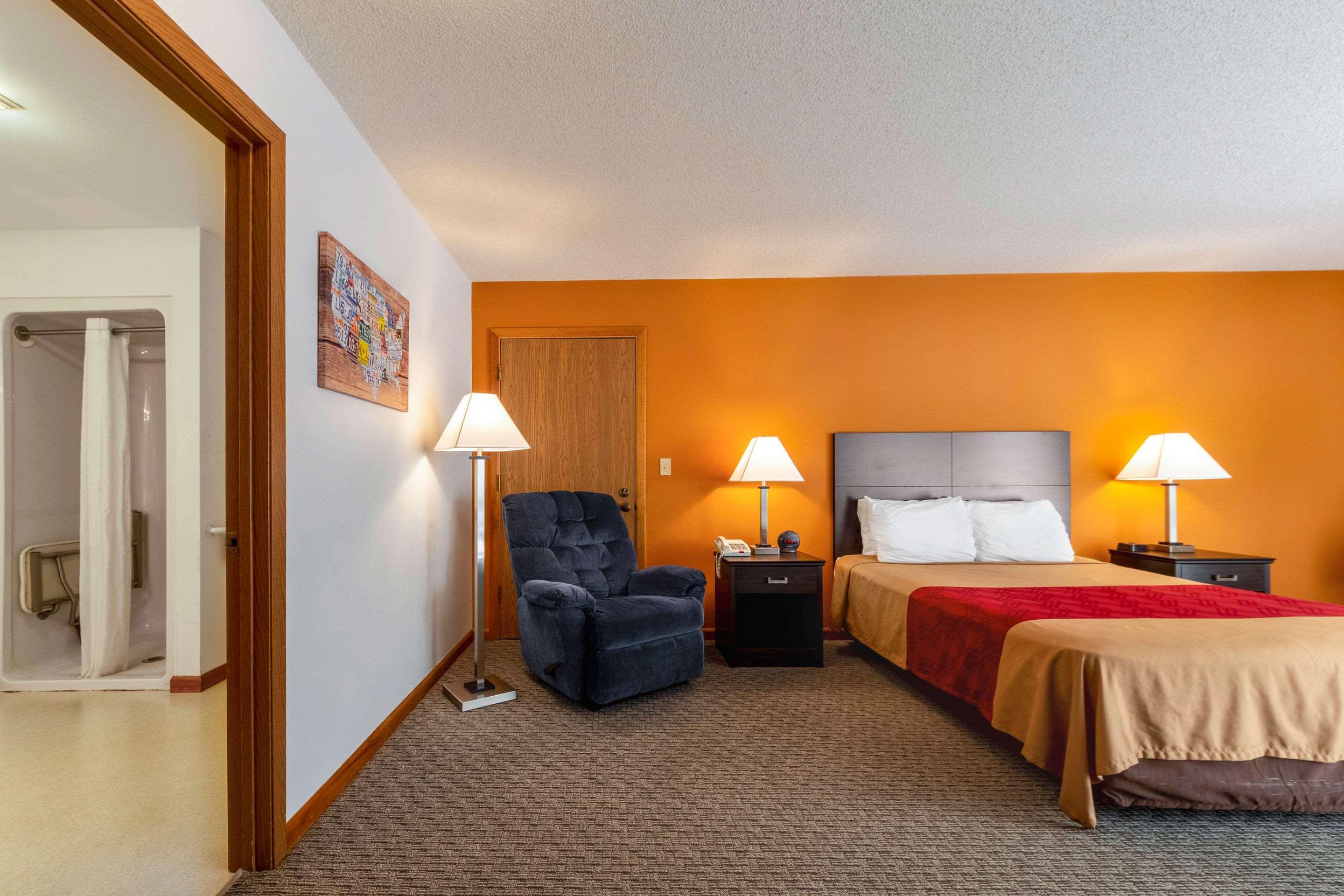 Econo Lodge Lakeshore Manistique Exterior photo