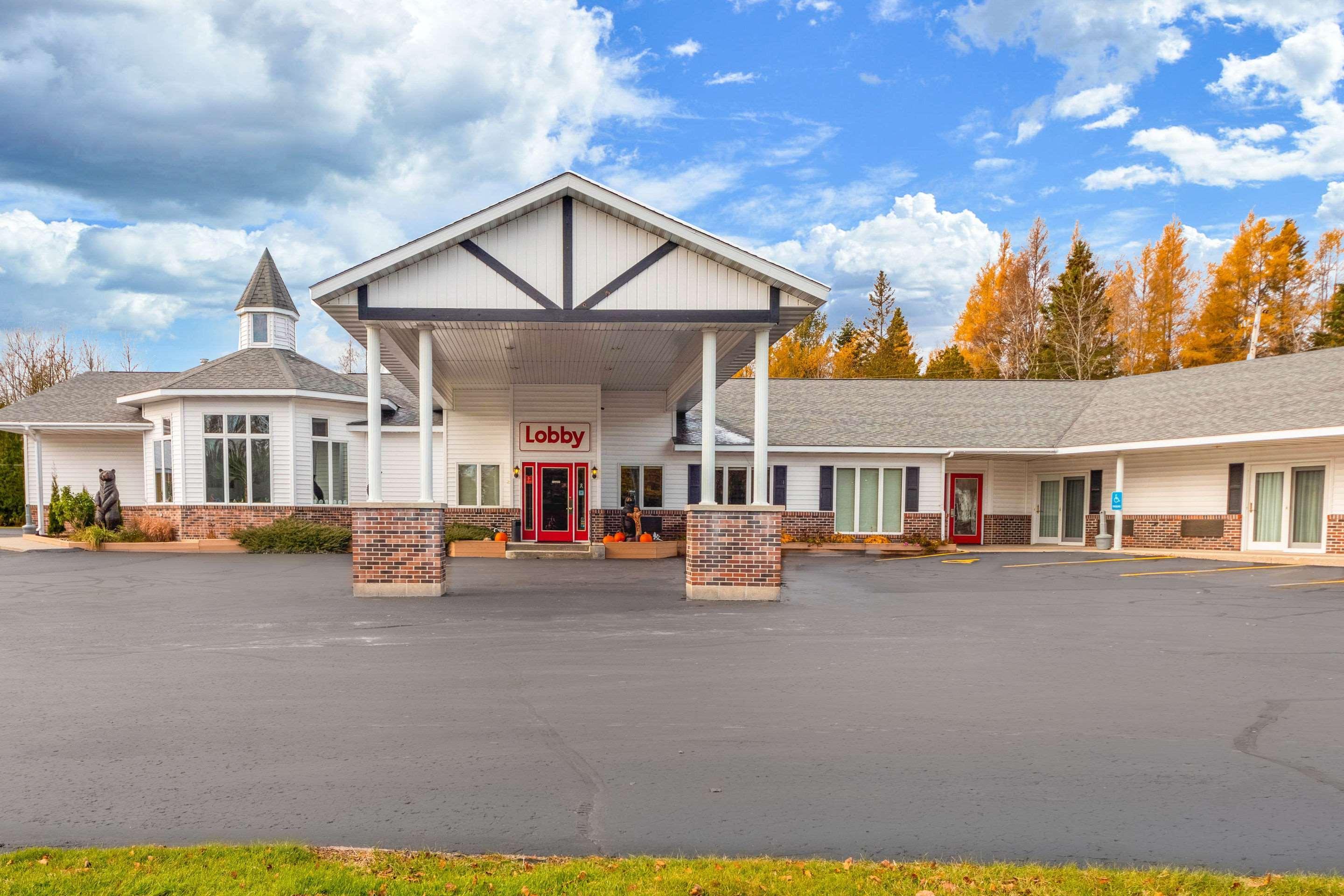 Econo Lodge Lakeshore Manistique Exterior photo