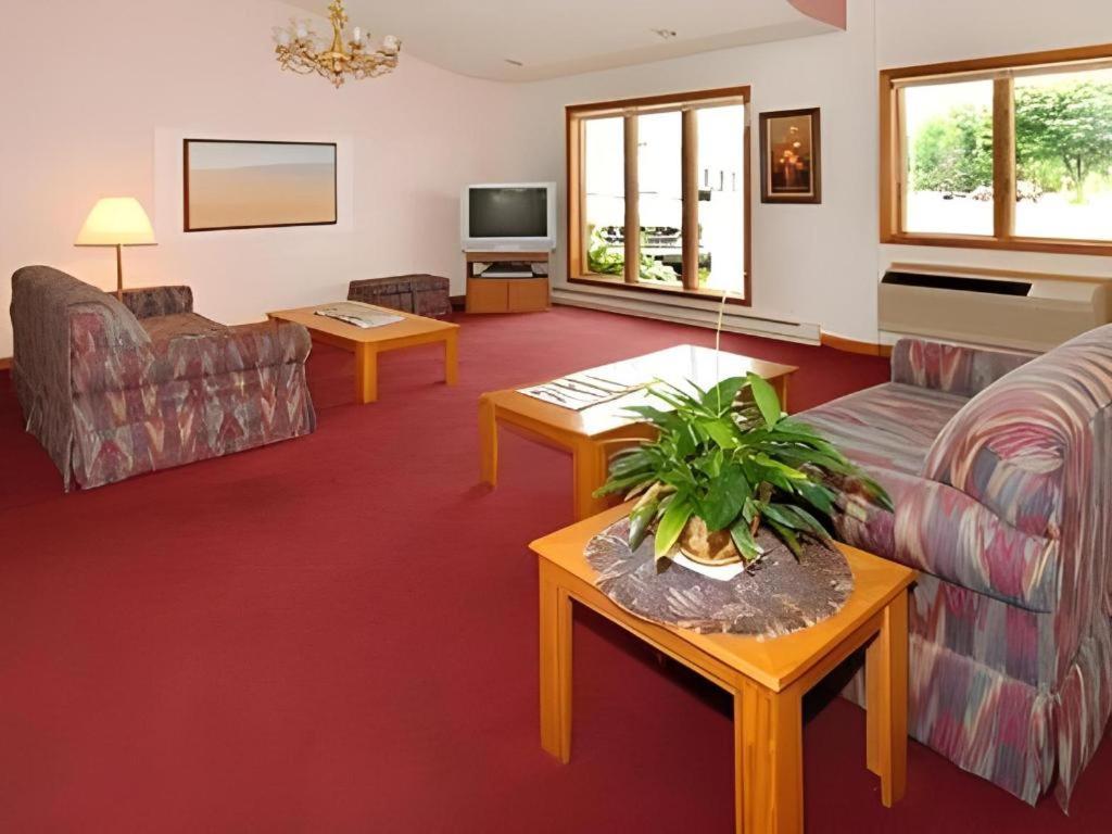 Econo Lodge Lakeshore Manistique Exterior photo