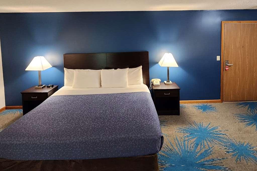 Econo Lodge Lakeshore Manistique Room photo