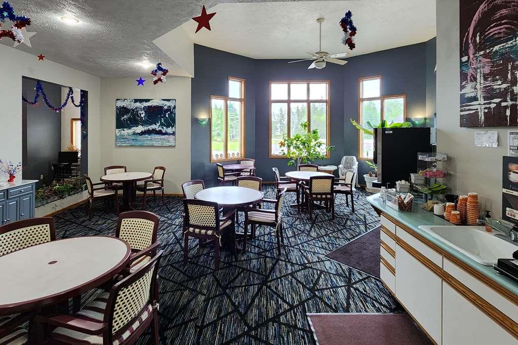 Econo Lodge Lakeshore Manistique Restaurant photo